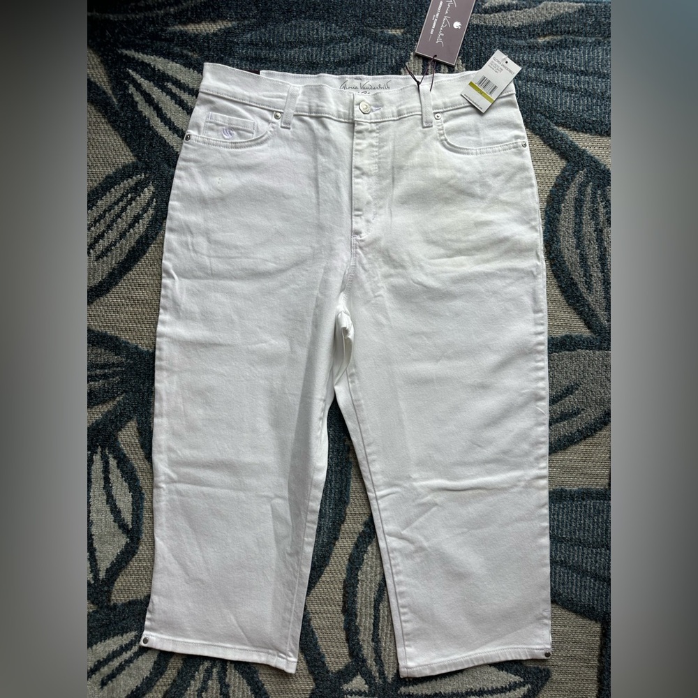 Gloria Vanderbilt Amanda Capri Classic Rise Denim Jeans - Picture 4 of 10